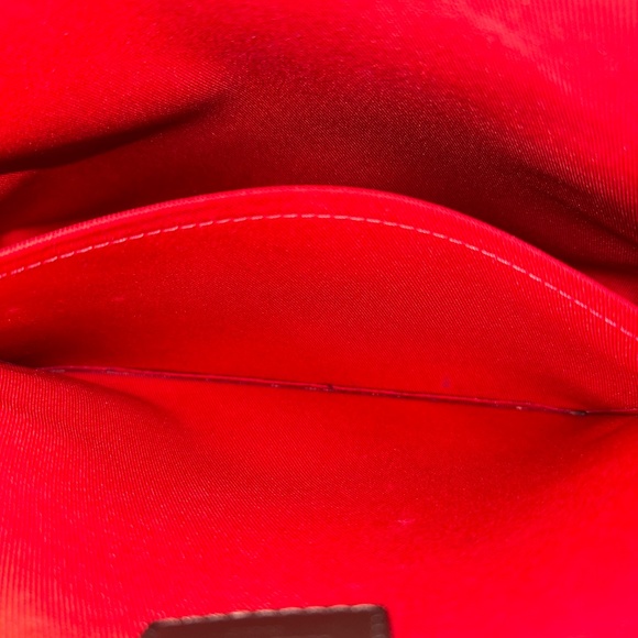 Louis Vuitton South Bank Besace Crossbody - Picture 12 of 17